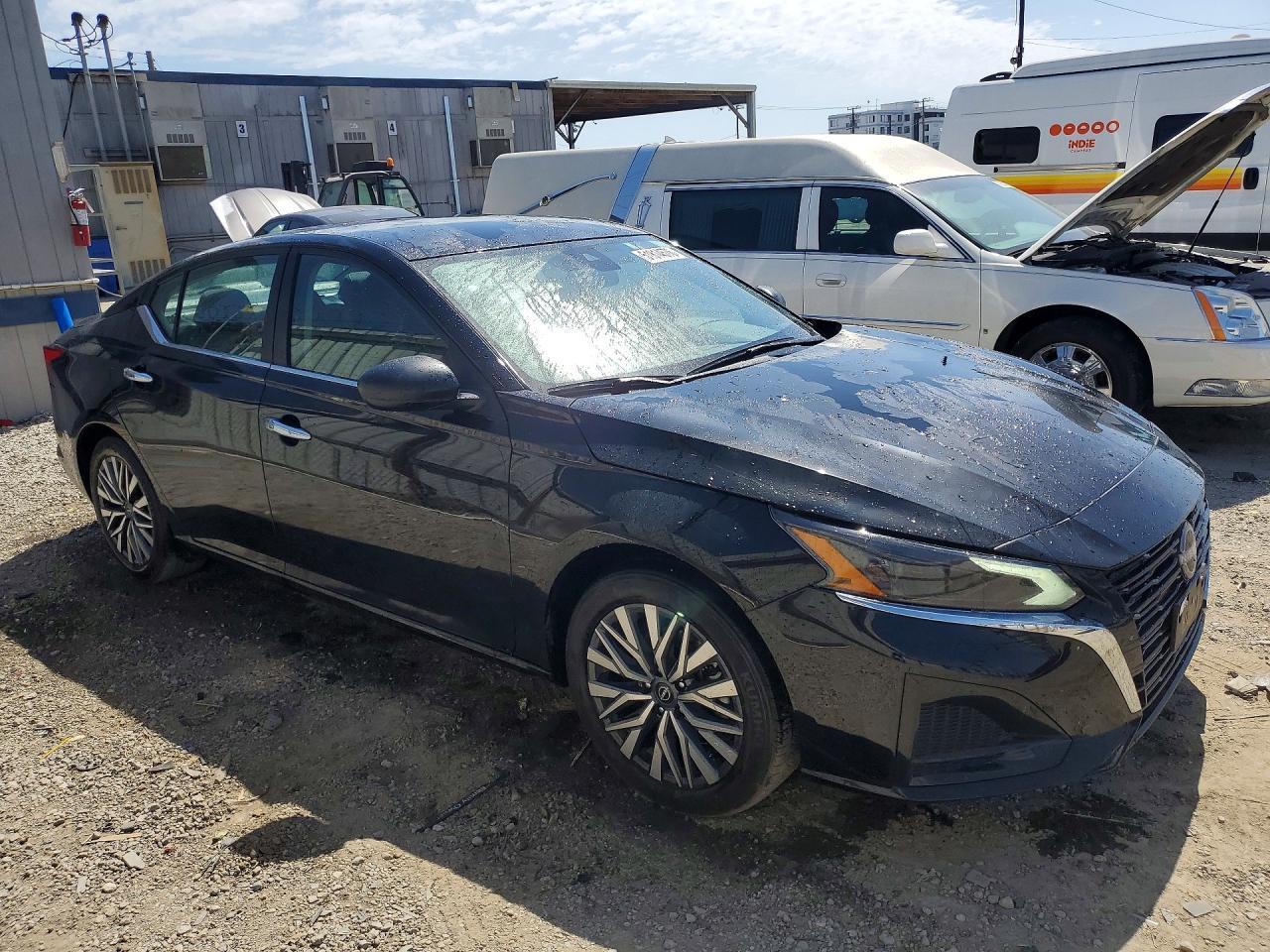 2025 Nissan Altima Sv - zdjęcie 4