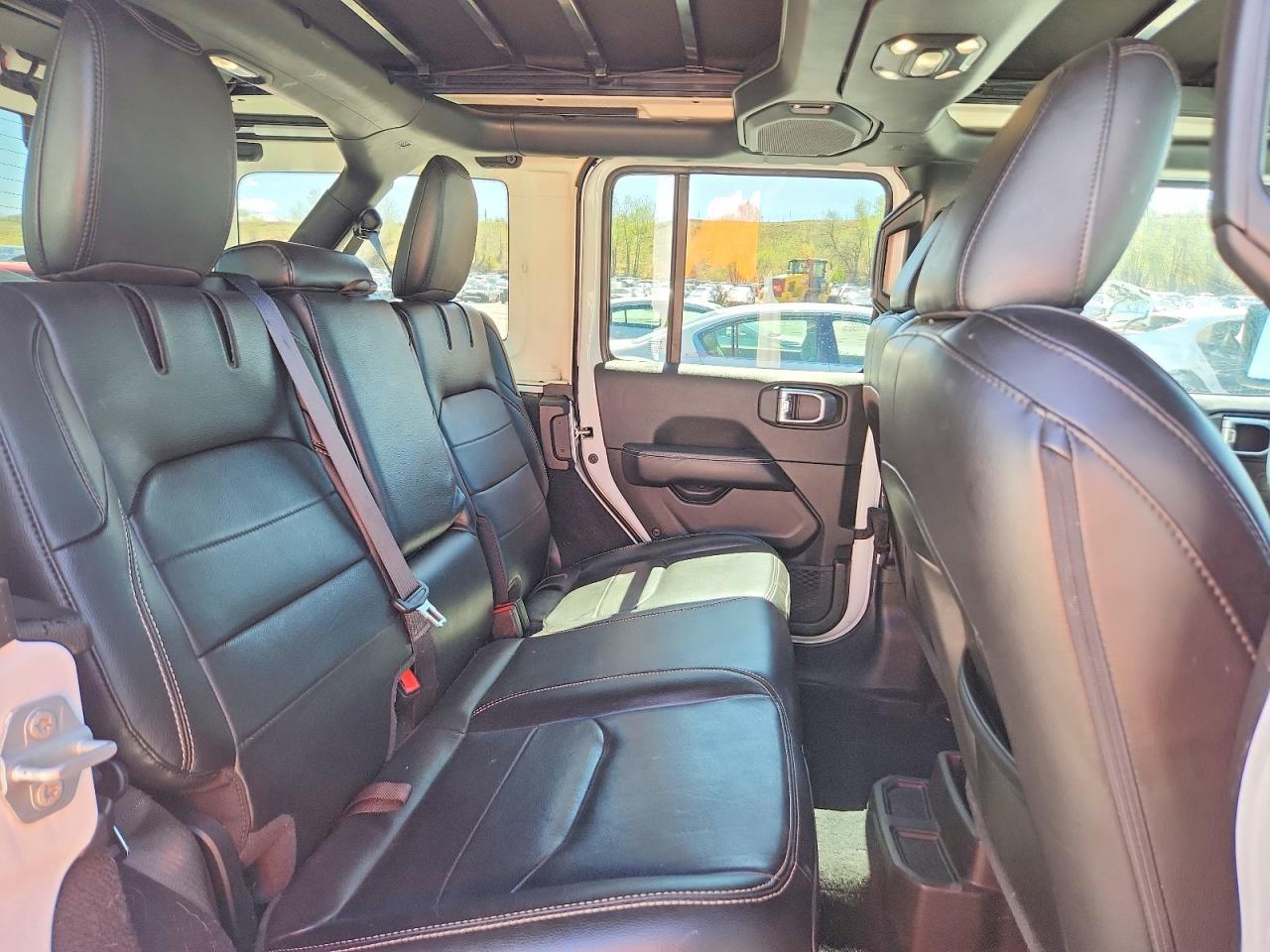 2023 Jeep Wrangler Sahara 4Xe - zdjęcie 11