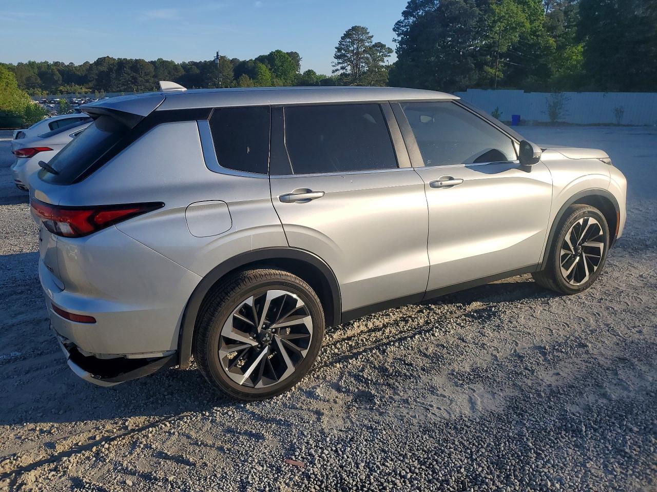 2023 Mitsubishi Outlander Se - zdjęcie 3