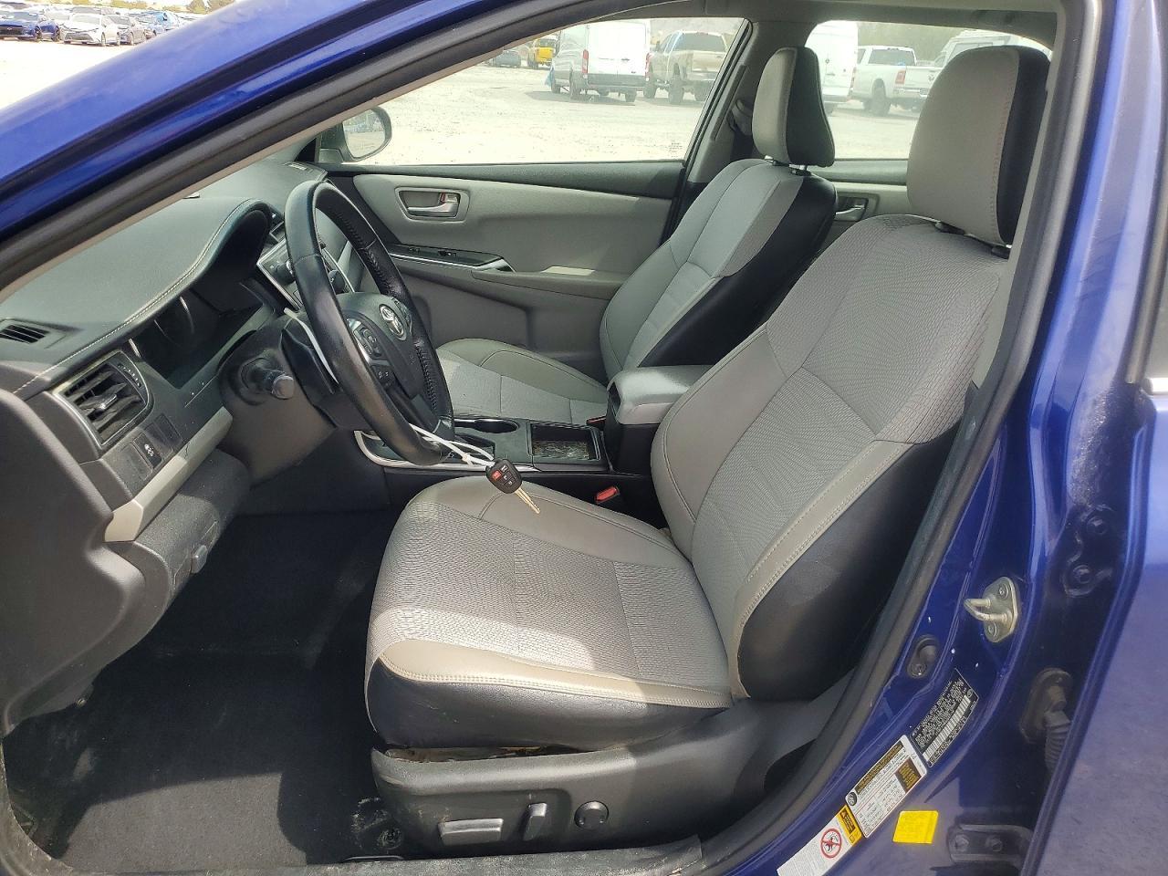 2016 Toyota Camry Le - zdjęcie 7