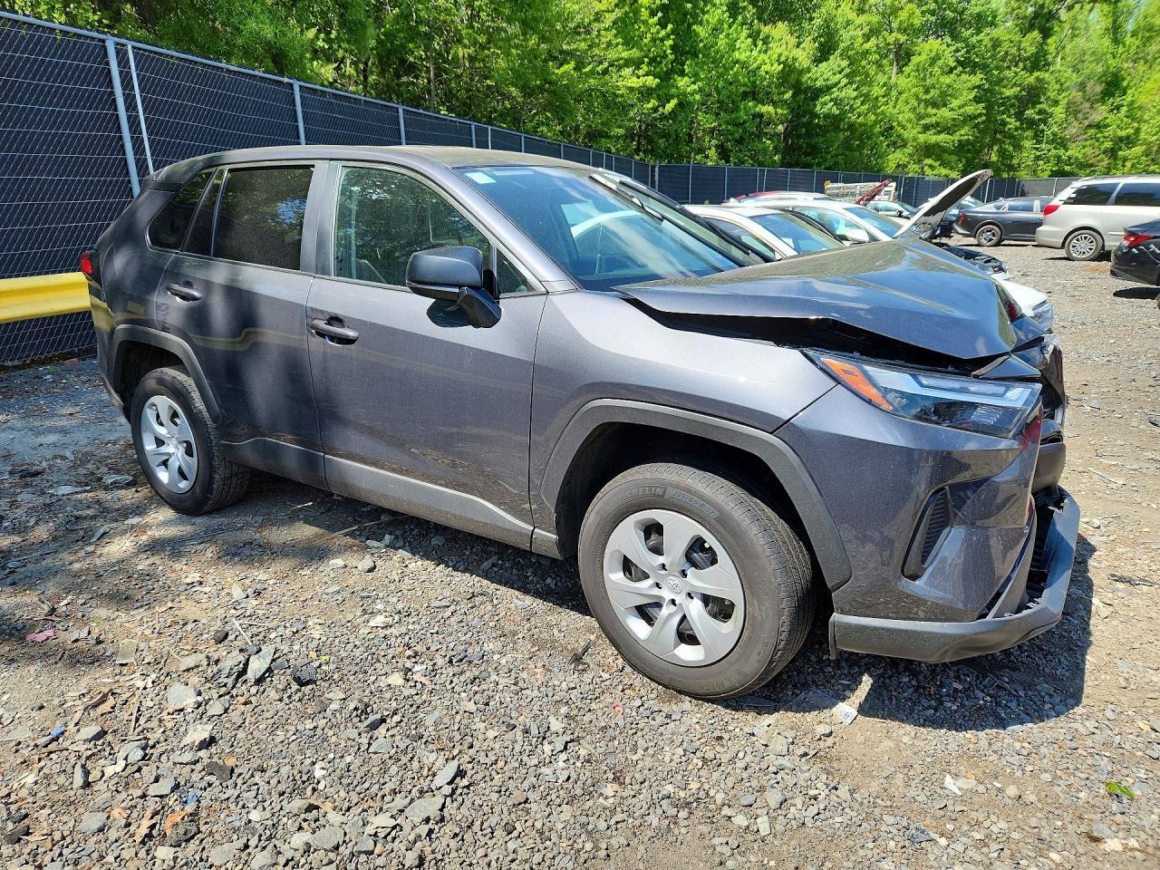 2025 Toyota Rav4 Le - zdjęcie 4