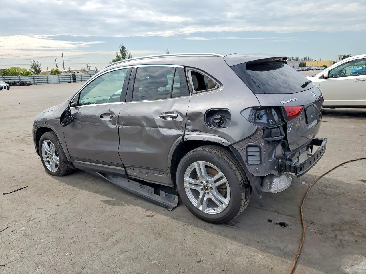 2022 Mercedes-Benz Gla 250 4Matic - zdjęcie 2