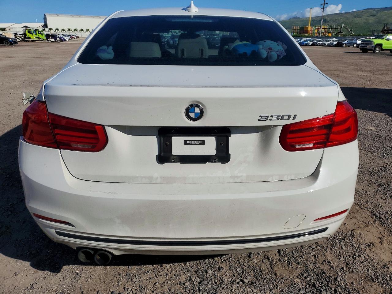 2017 BMW 330 I - zdjęcie 6