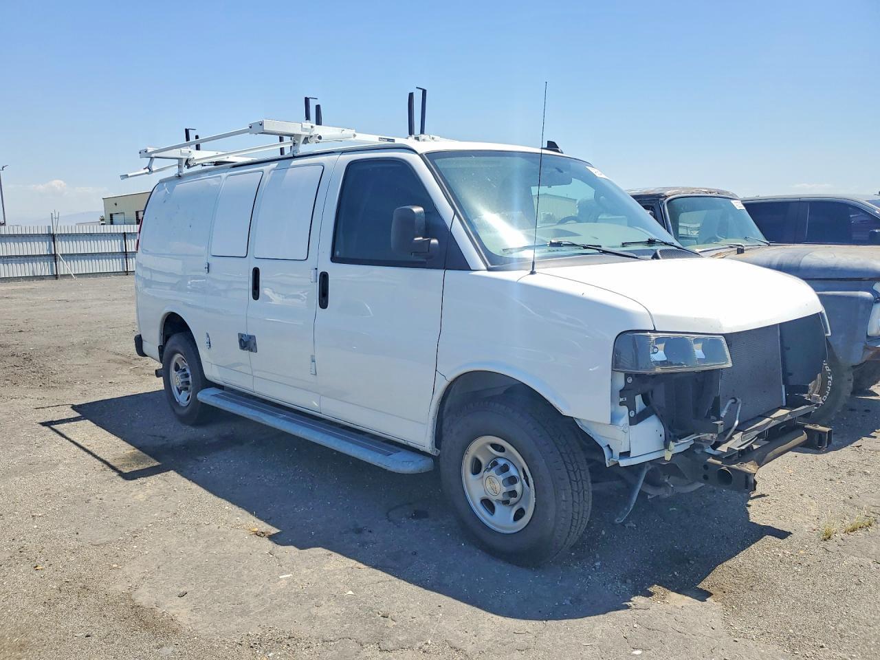 2022 Chevrolet Express G2500 - zdjęcie 4