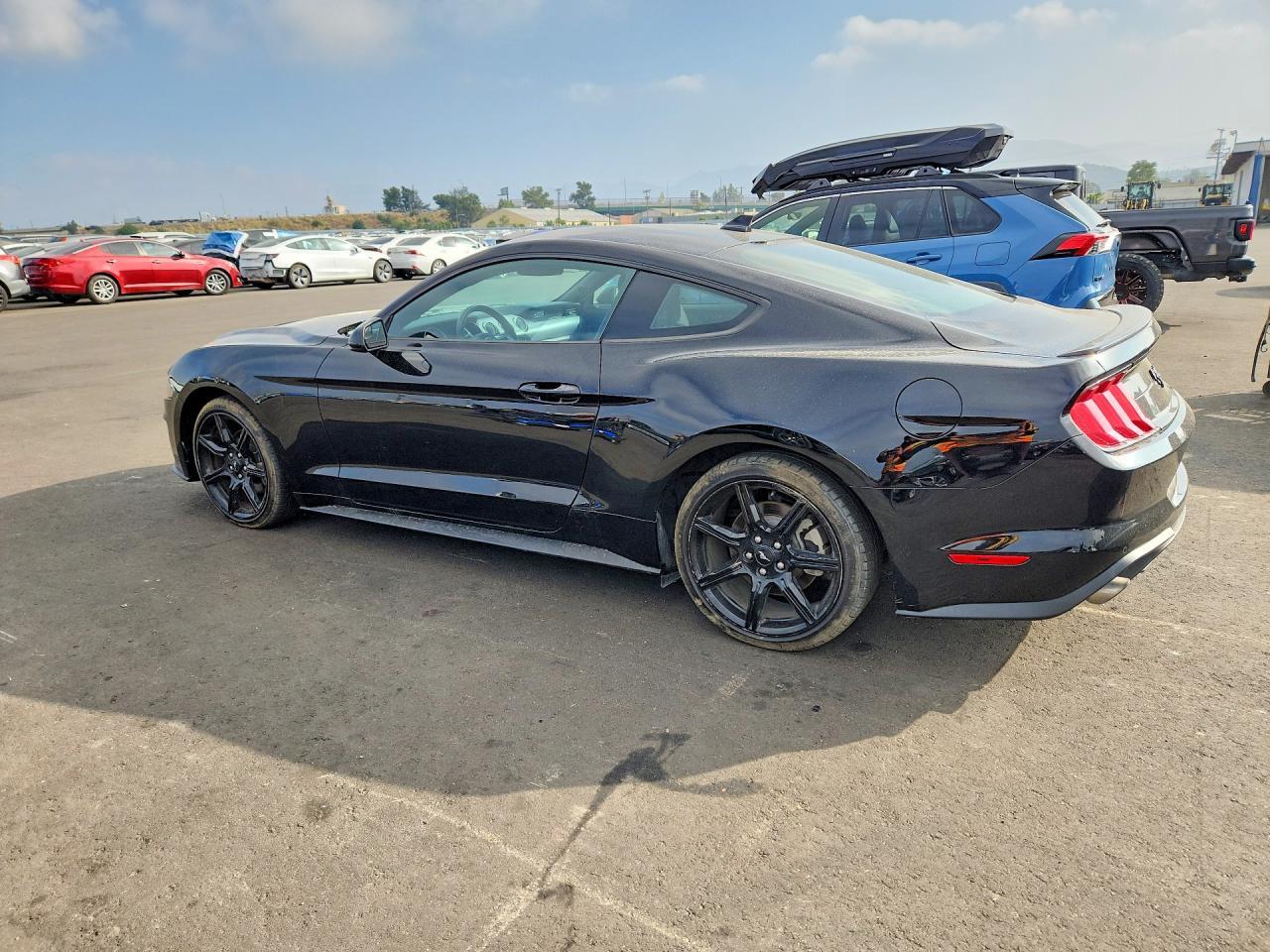 2020 Ford Mustang - zdjęcie 2