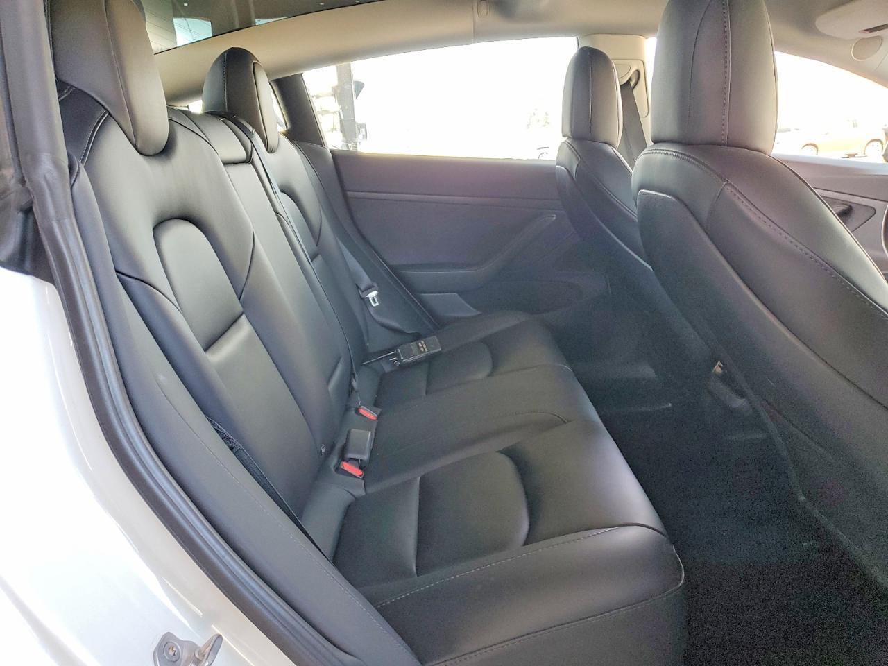 2021 Tesla Model 3 - zdjęcie 10