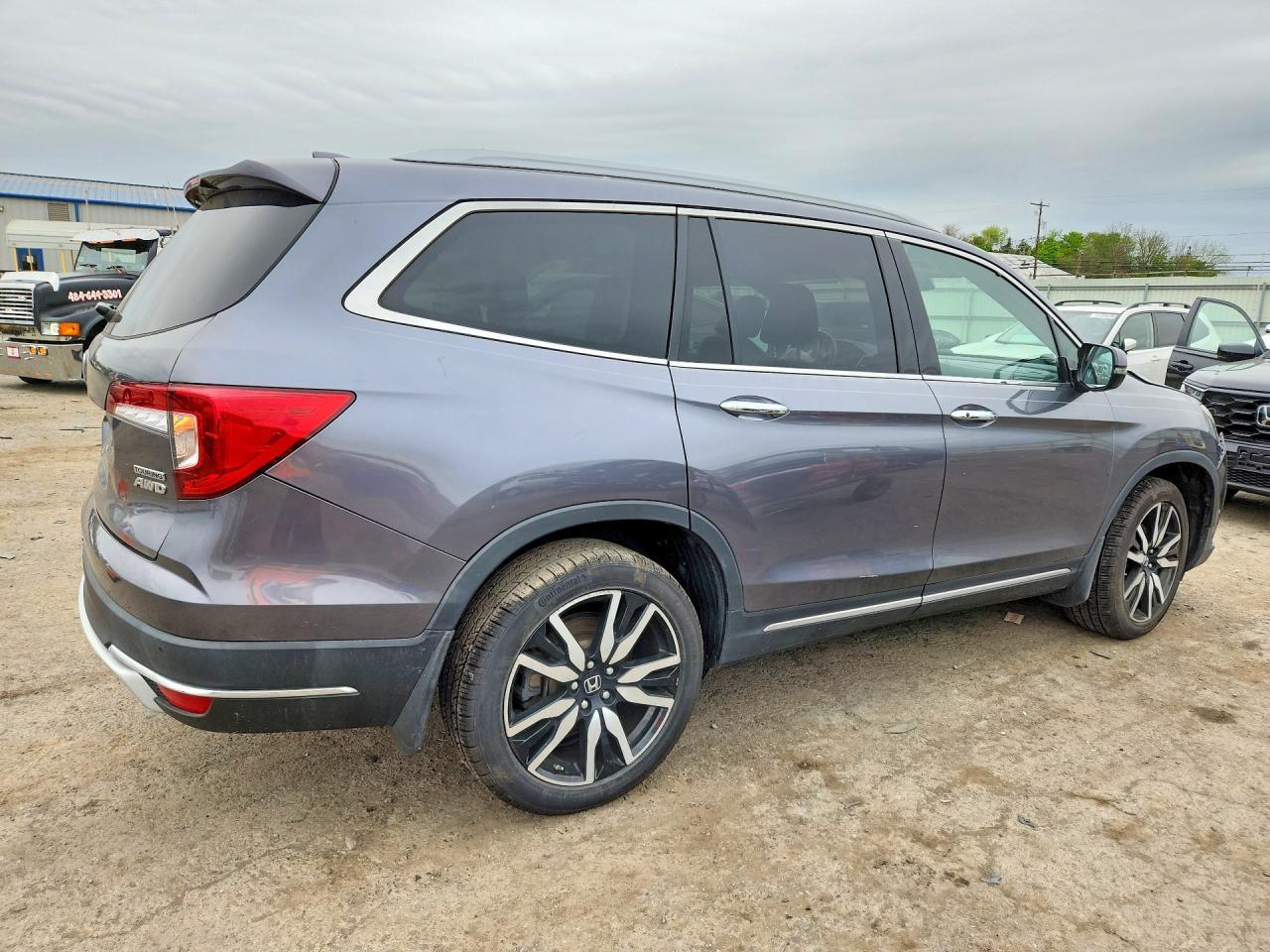 2021 Honda Pilot Touring - zdjęcie 3