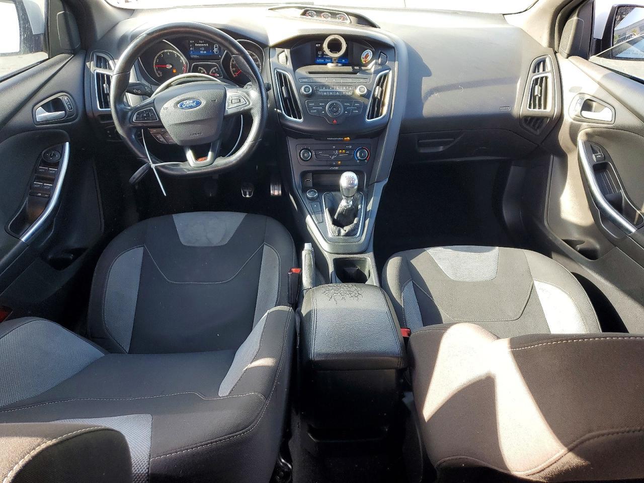 2015 Ford Focus - zdjęcie 8