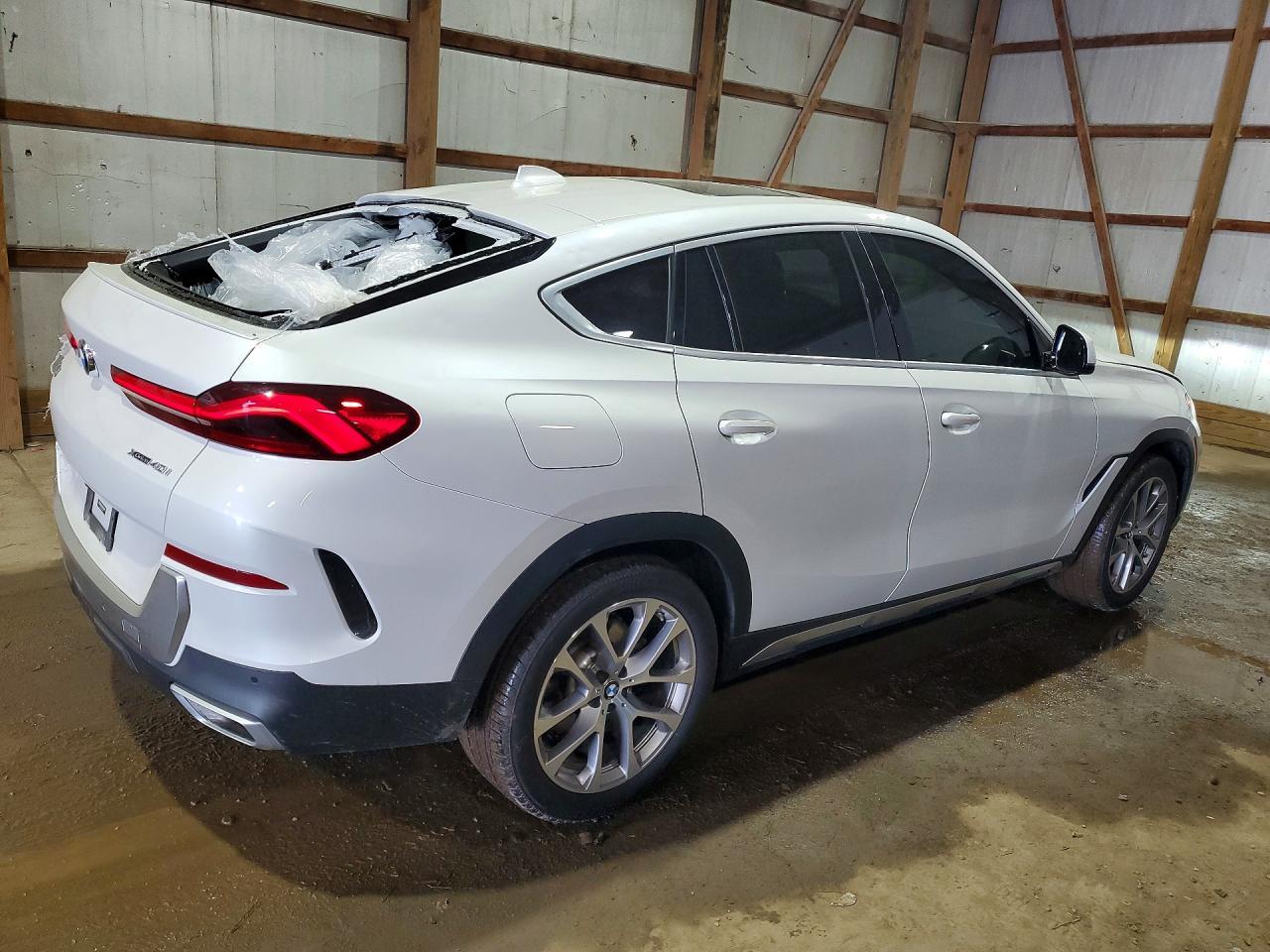 2021 BMW X6 xDrive40I - zdjęcie 3