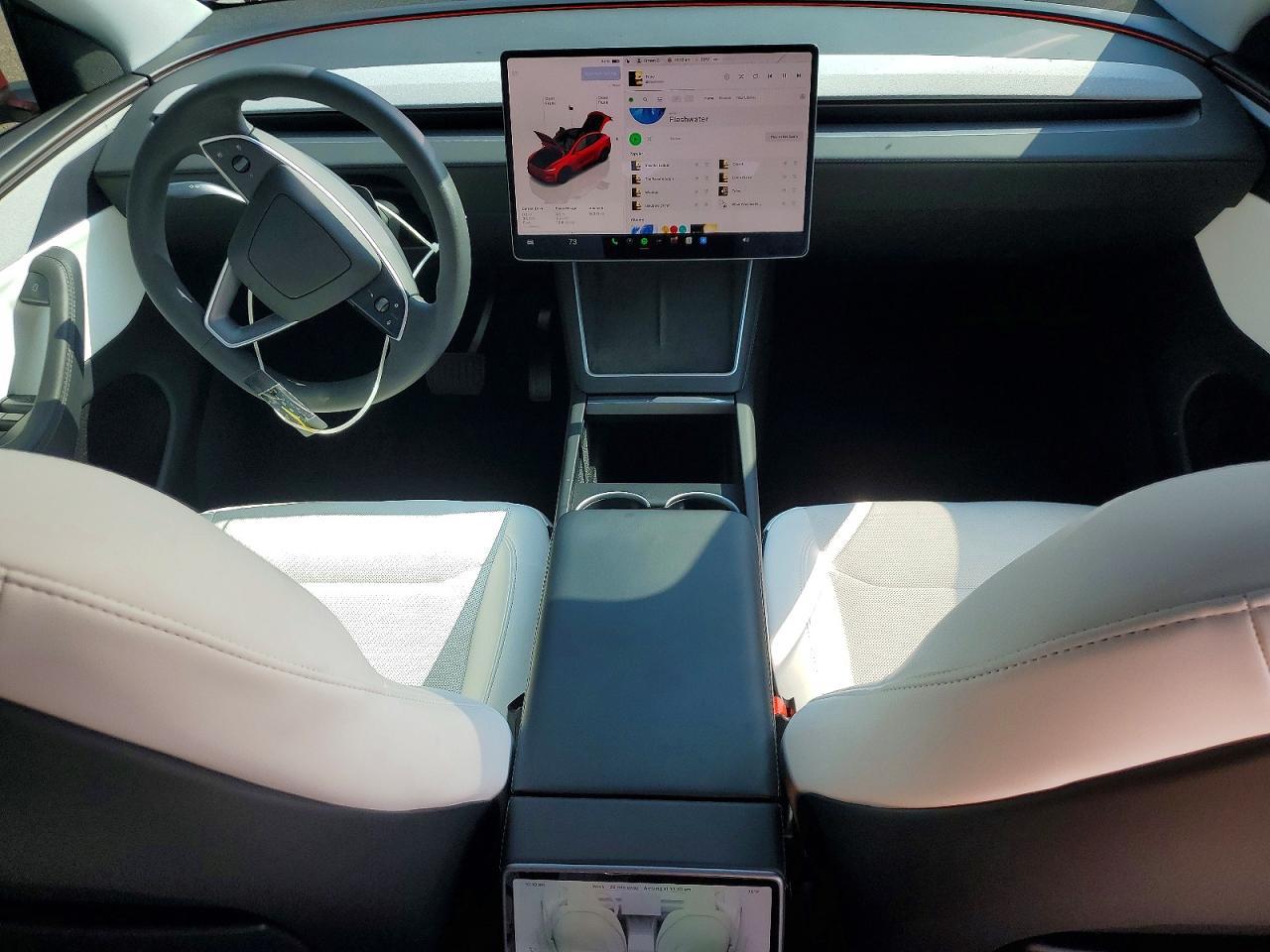 2026 Tesla Model Y - zdjęcie 8