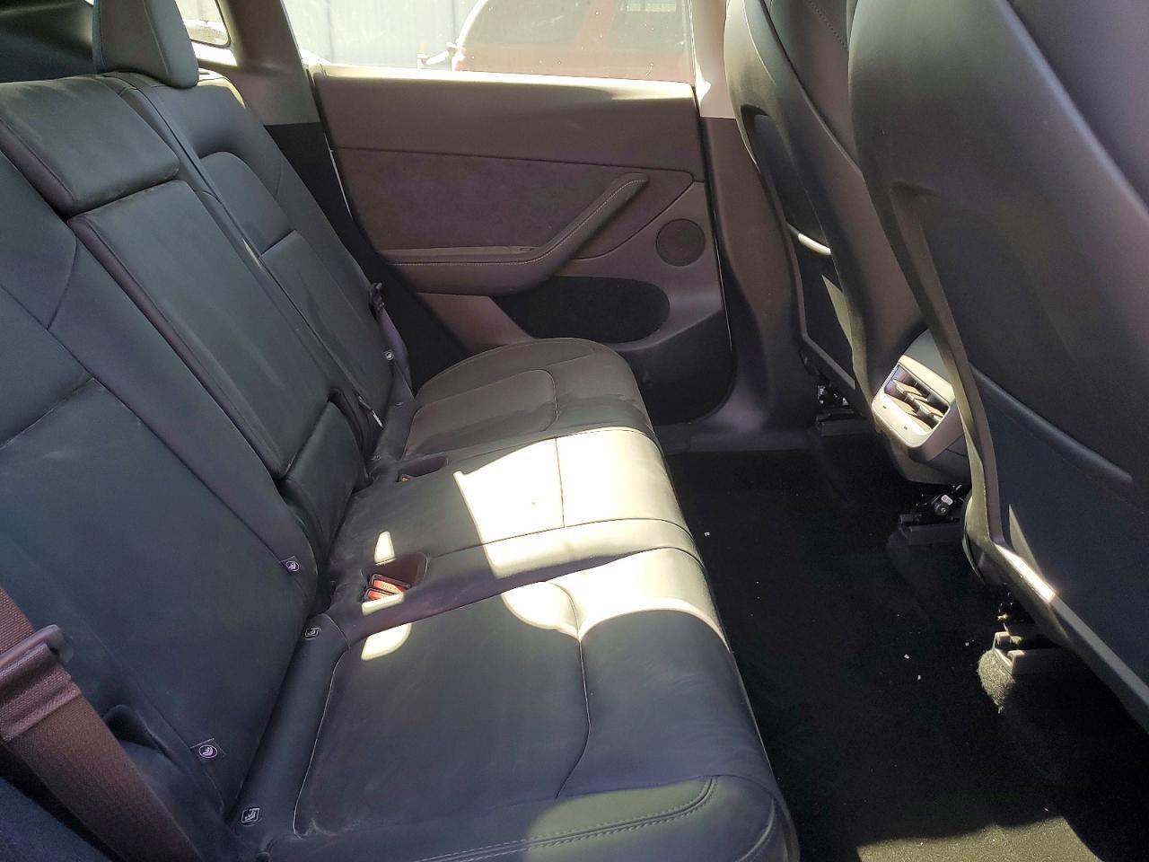 2025 Tesla Model Y - zdjęcie 11