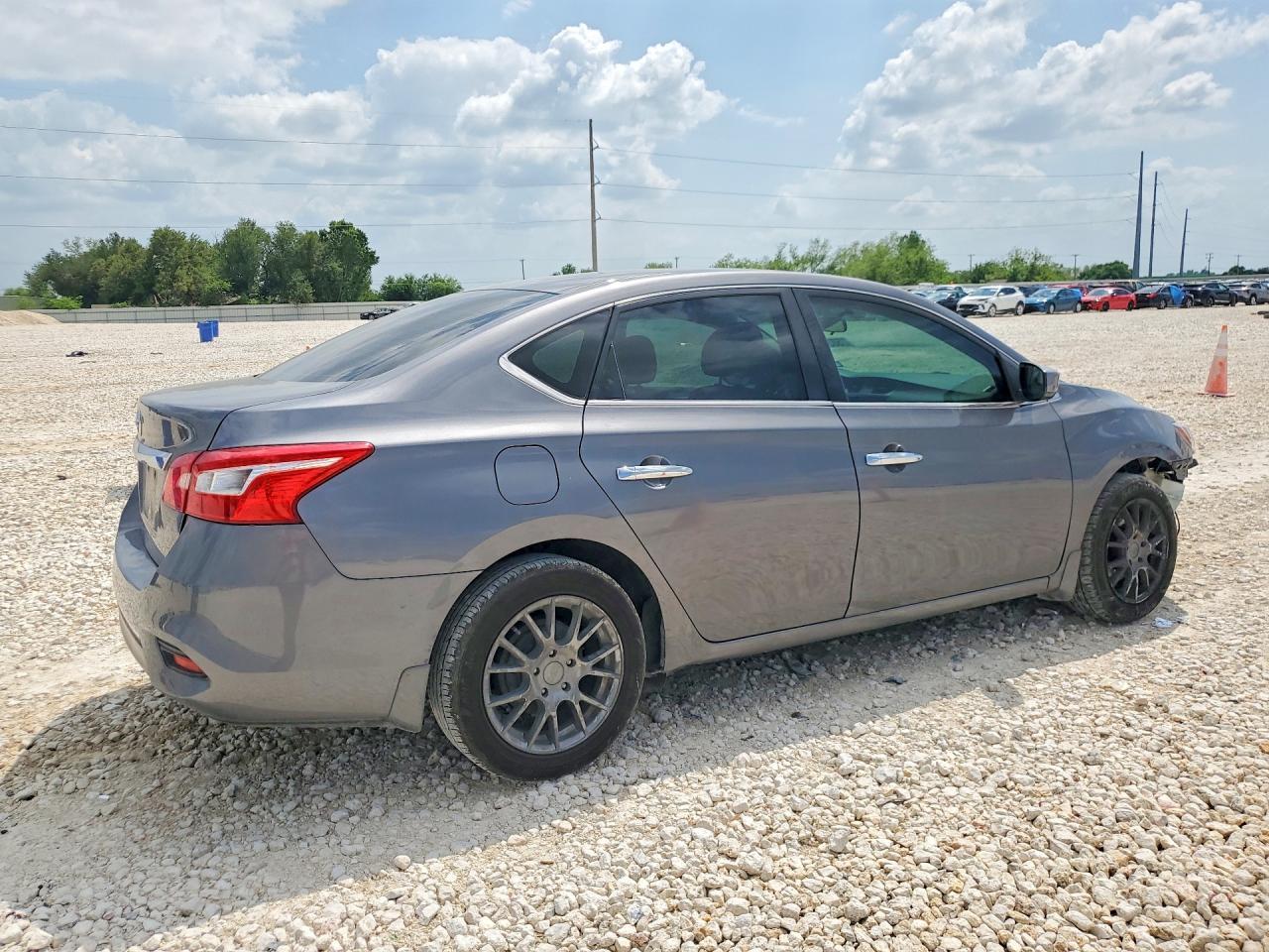 2019 Nissan Sentra S - zdjęcie 3
