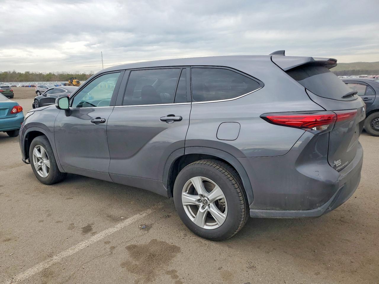 2024 Toyota Highlander Le - zdjęcie 2