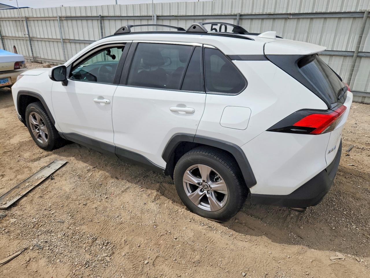 2022 Toyota Rav4 Xle - zdjęcie 2