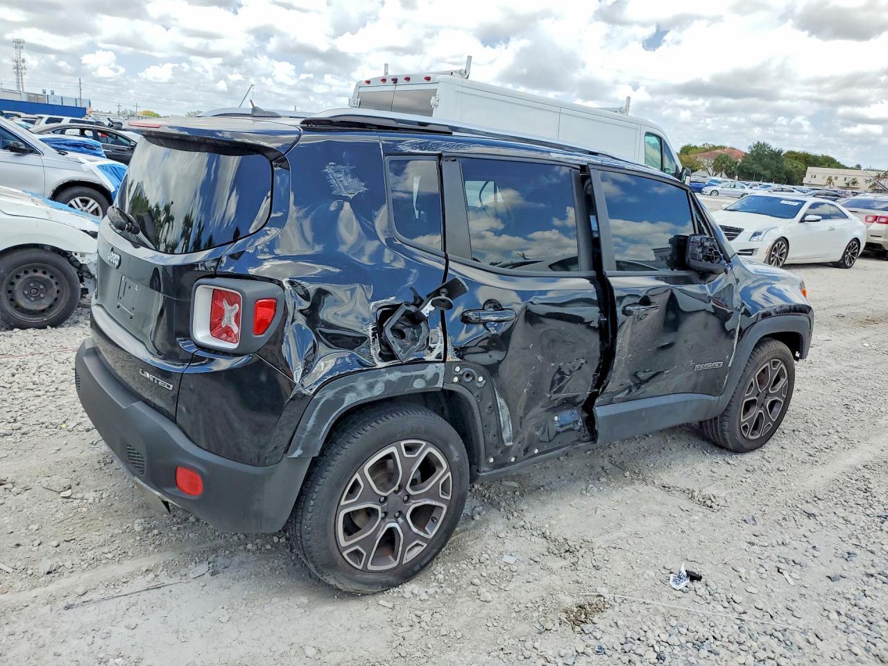 2016 Jeep Renegade Limited - zdjęcie 3