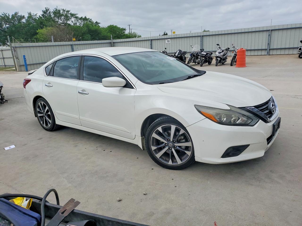 2017 Nissan Altima 2.5 Sr - zdjęcie 4