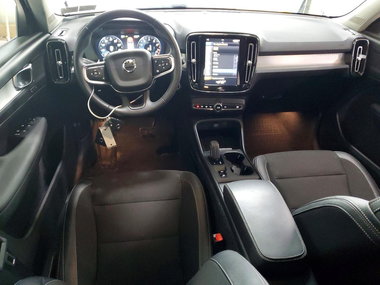 2020 Volvo Xc40 T5 Momentum - zdjęcie 8