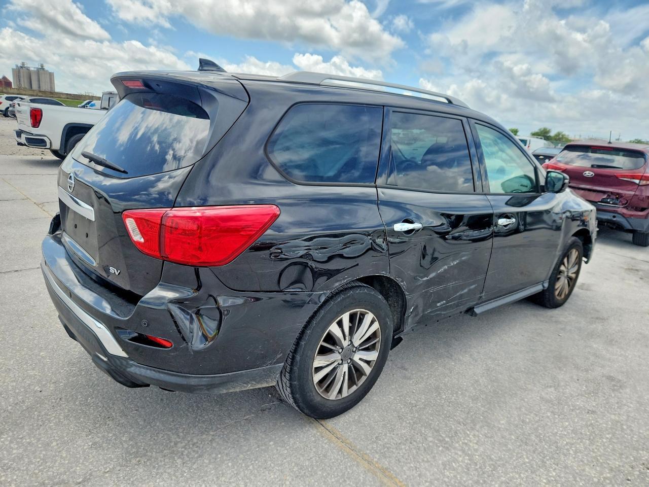 2019 Nissan Pathfinder Sv - zdjęcie 3