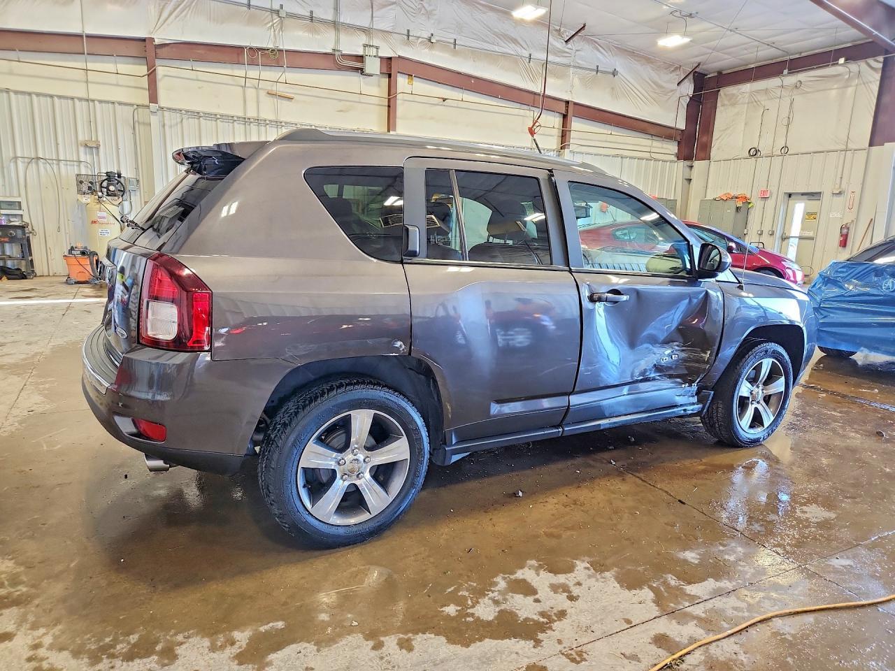 2016 Jeep Compass Latitude - zdjęcie 3