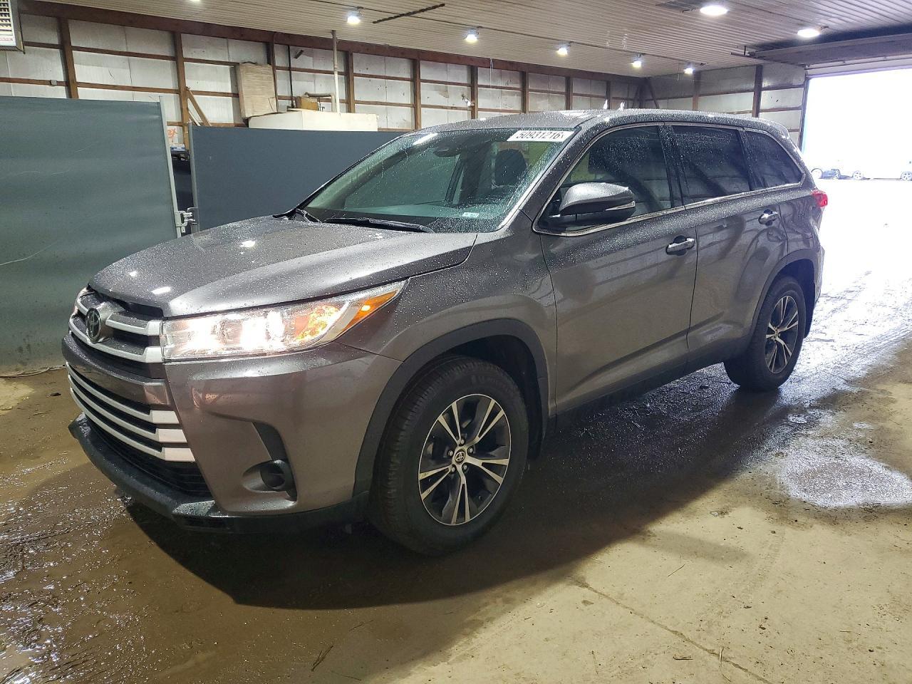 2019 Toyota Highlander Le - zdjęcie główne