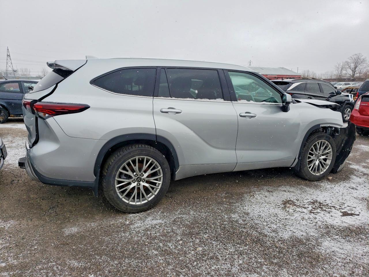 2024 Toyota Highlander Le - zdjęcie 3