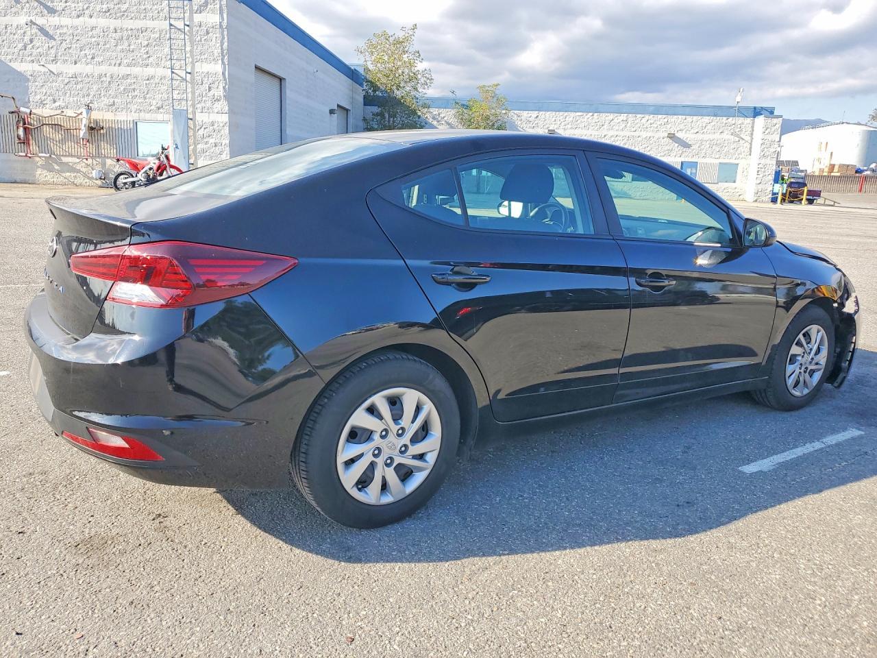 2020 Hyundai Elantra Se - zdjęcie 3