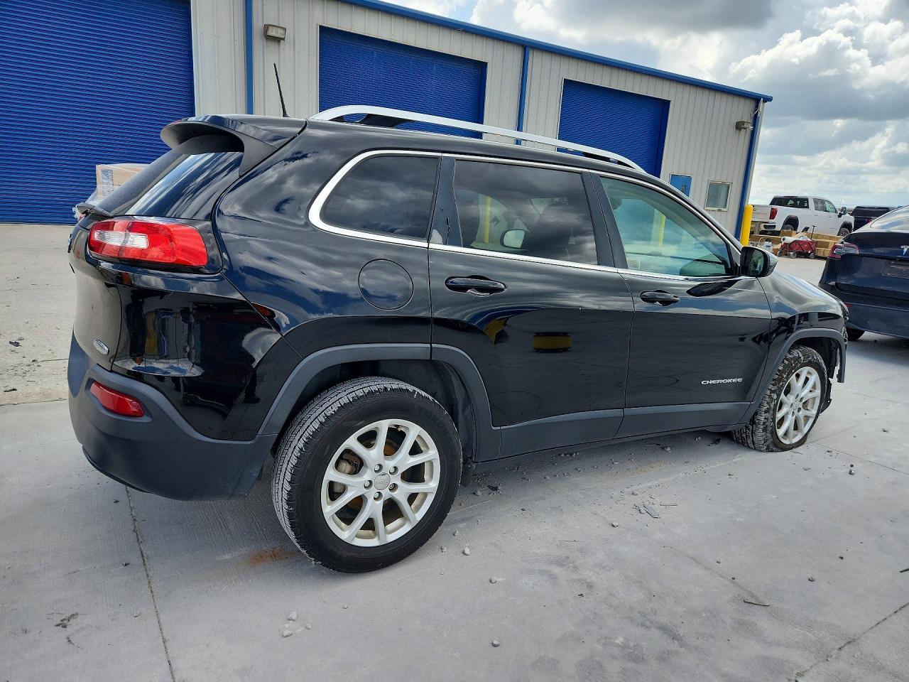 2017 Jeep Cherokee Latitude - zdjęcie 3