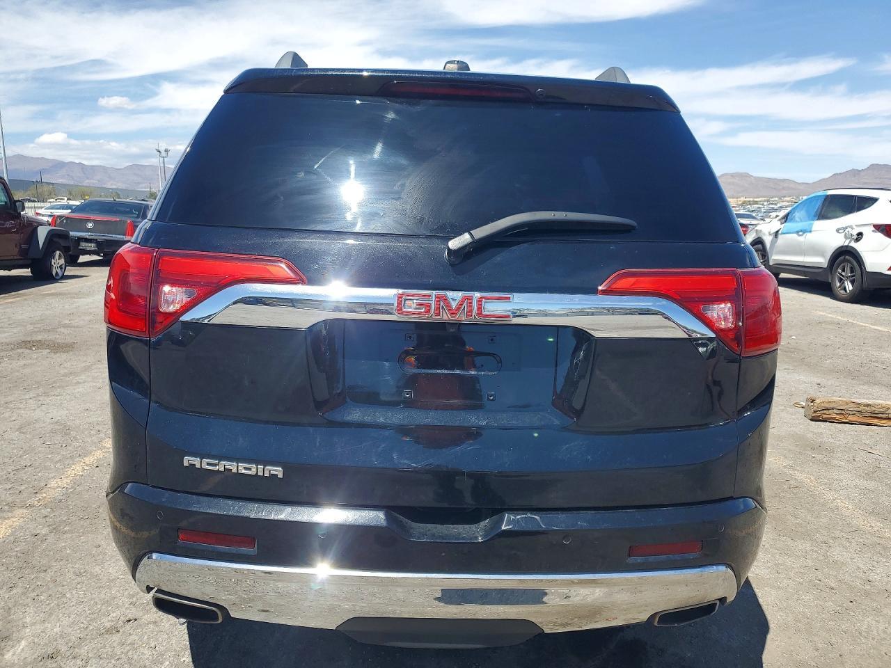 2017 GMC Acadia Denali - zdjęcie 6