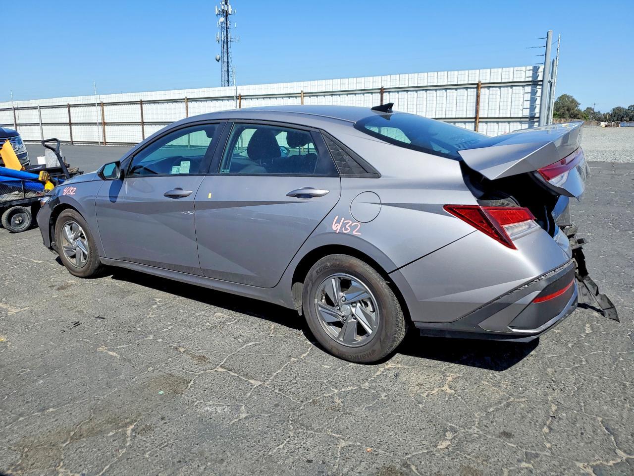 2025 Hyundai Elantra Se - zdjęcie 2