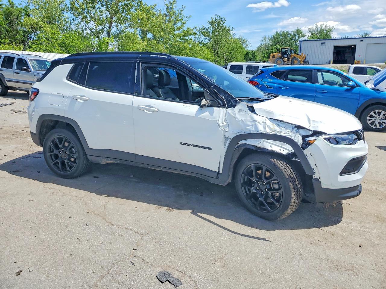 2023 Jeep Compass Latitude - zdjęcie 4