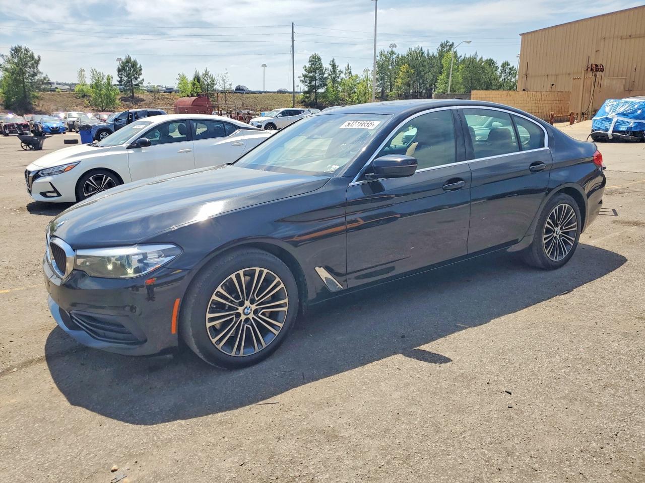 2019 BMW 530 Xi - zdjęcie główne