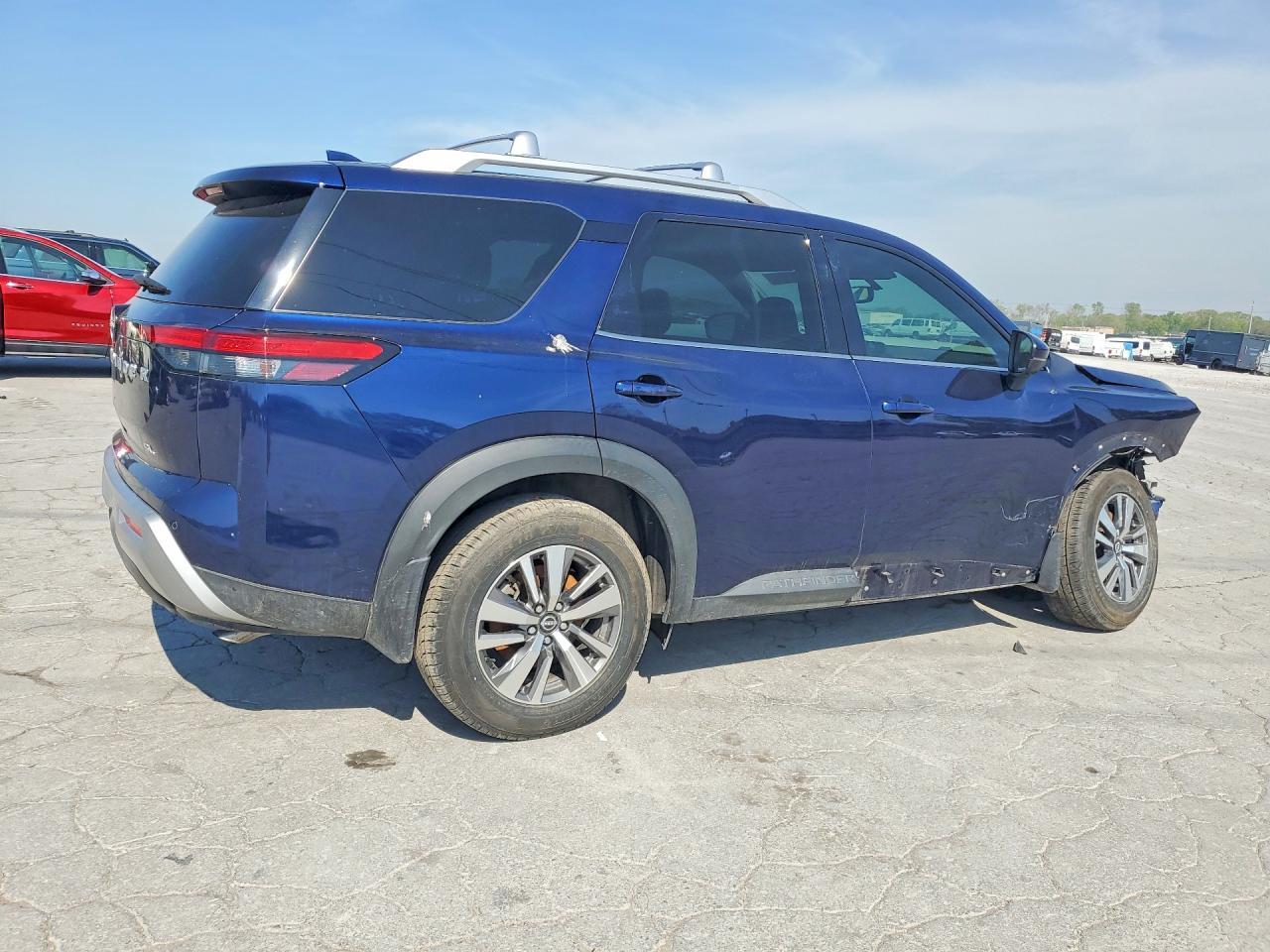 2022 Nissan Pathfinder Sl - zdjęcie 3