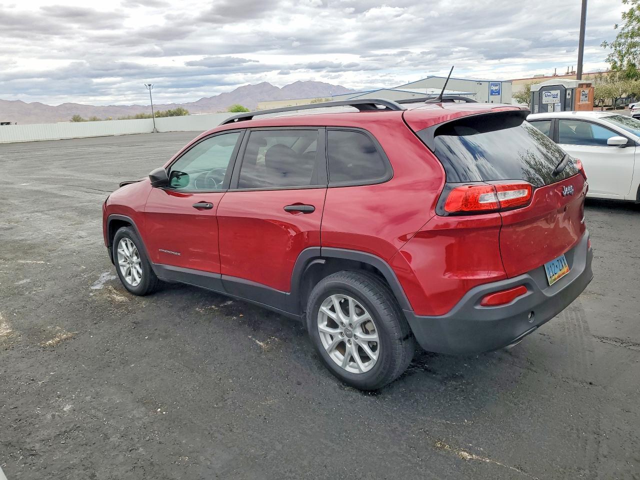 2016 Jeep Cherokee Sport - zdjęcie 2