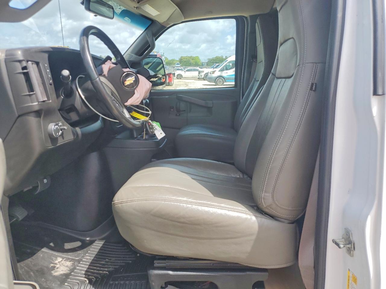 2023 Chevrolet Express G2500 - zdjęcie 7