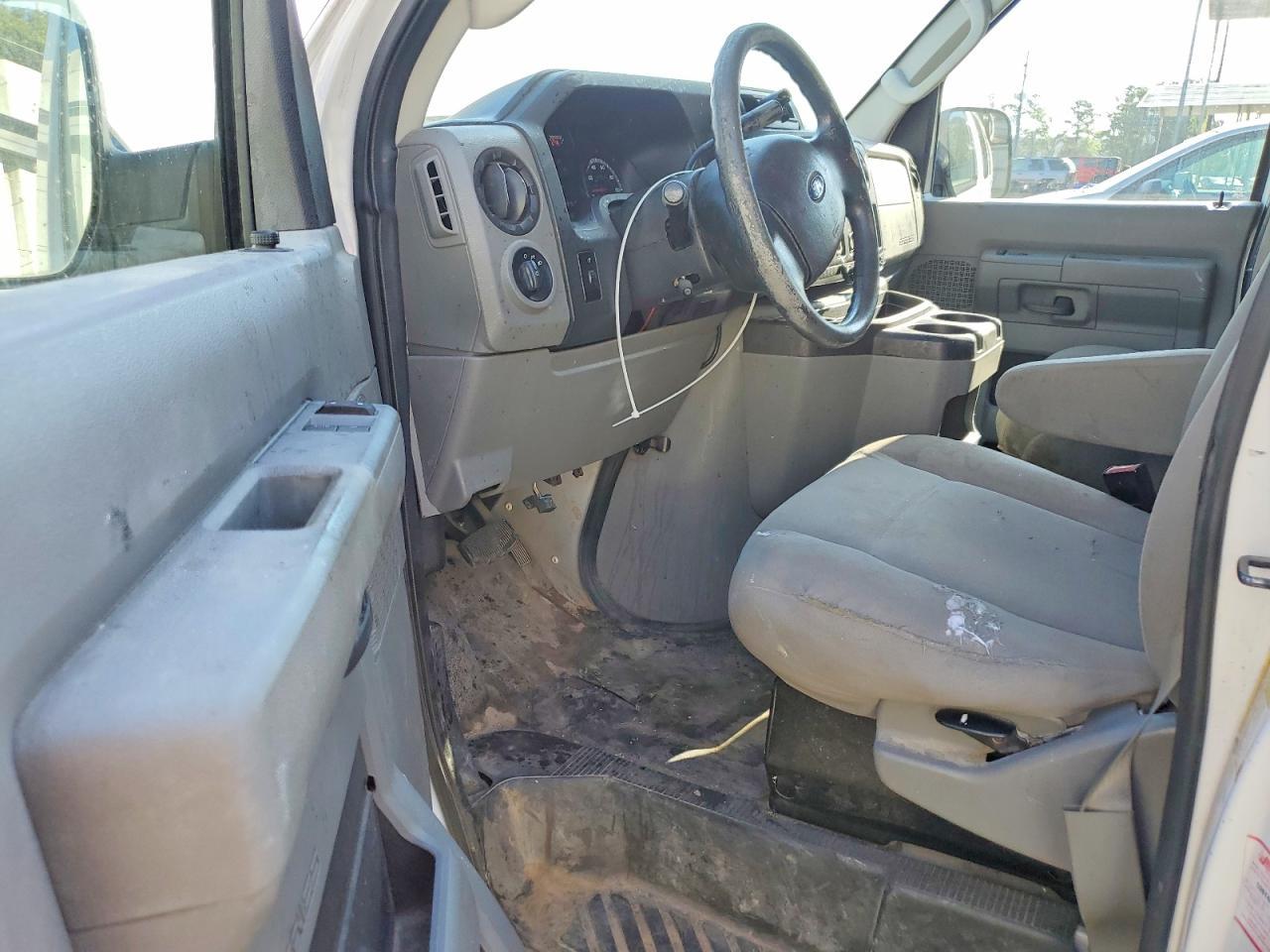 2014 Ford Econoline E150 Van - zdjęcie 8