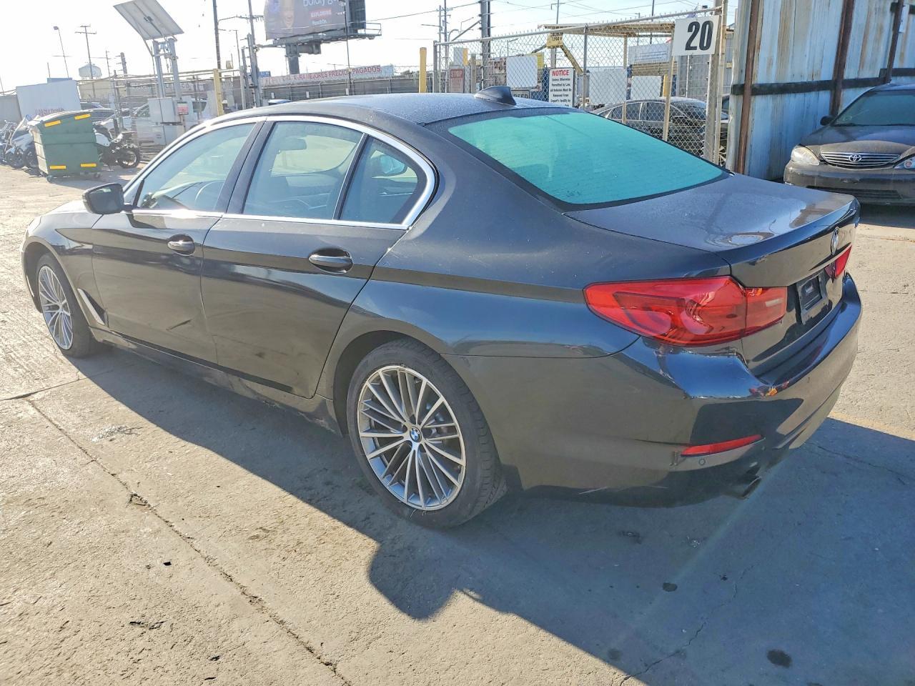 2020 BMW 530 I - zdjęcie 2