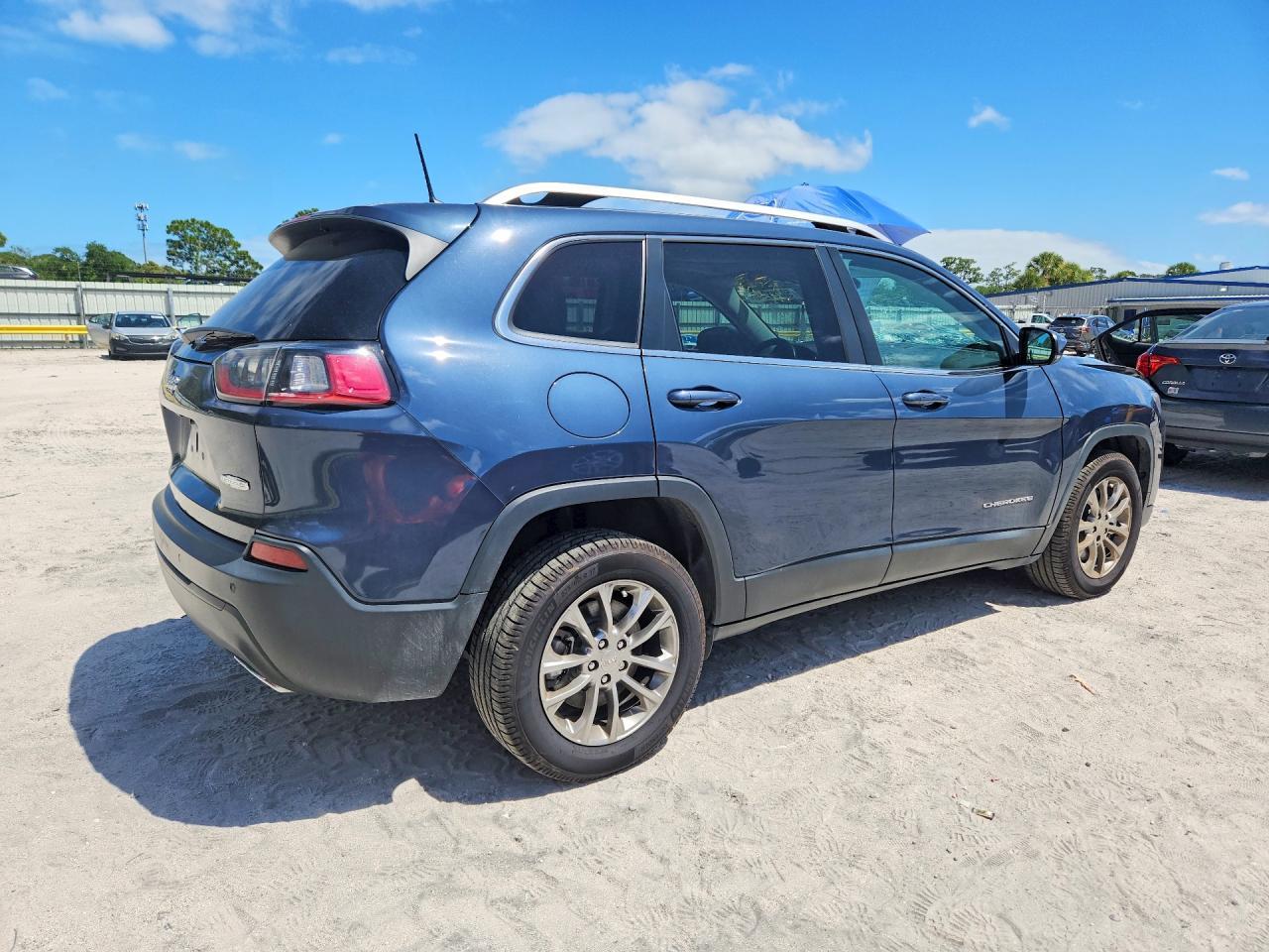 2021 Jeep Cherokee Latitude Lux - zdjęcie 3