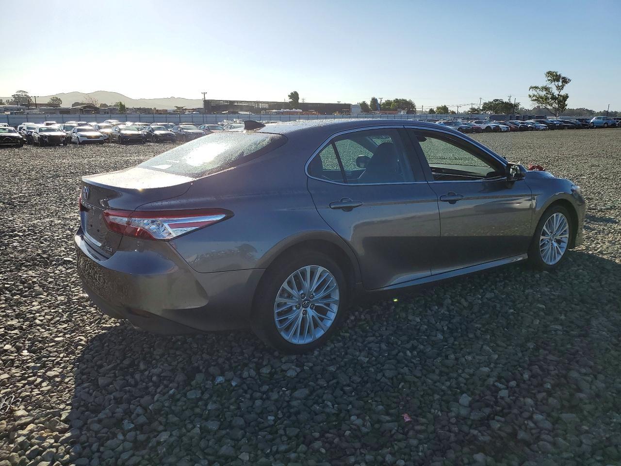 2018 Toyota Camry Xle V6 - zdjęcie 3