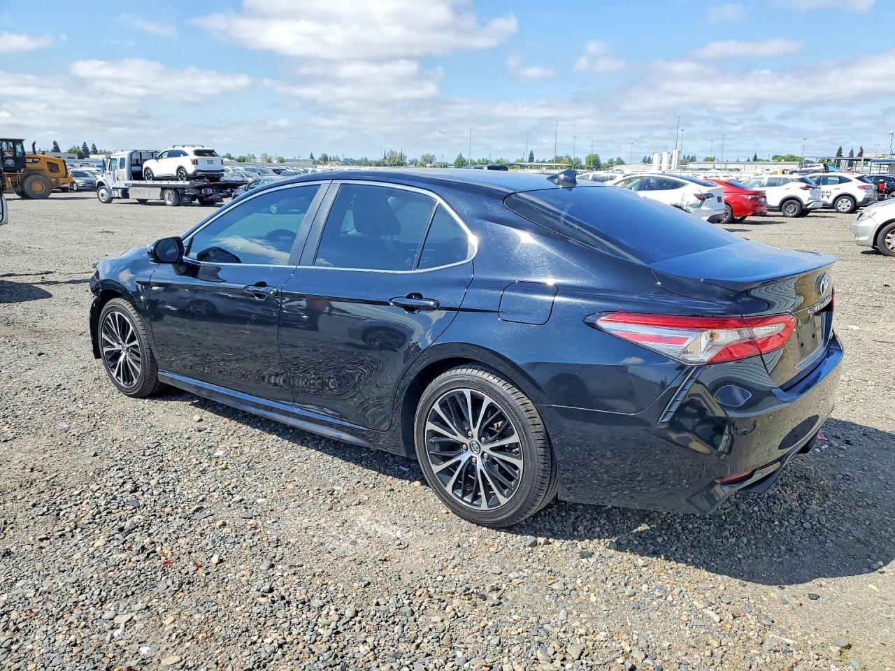 2019 Toyota Camry Se - zdjęcie 2