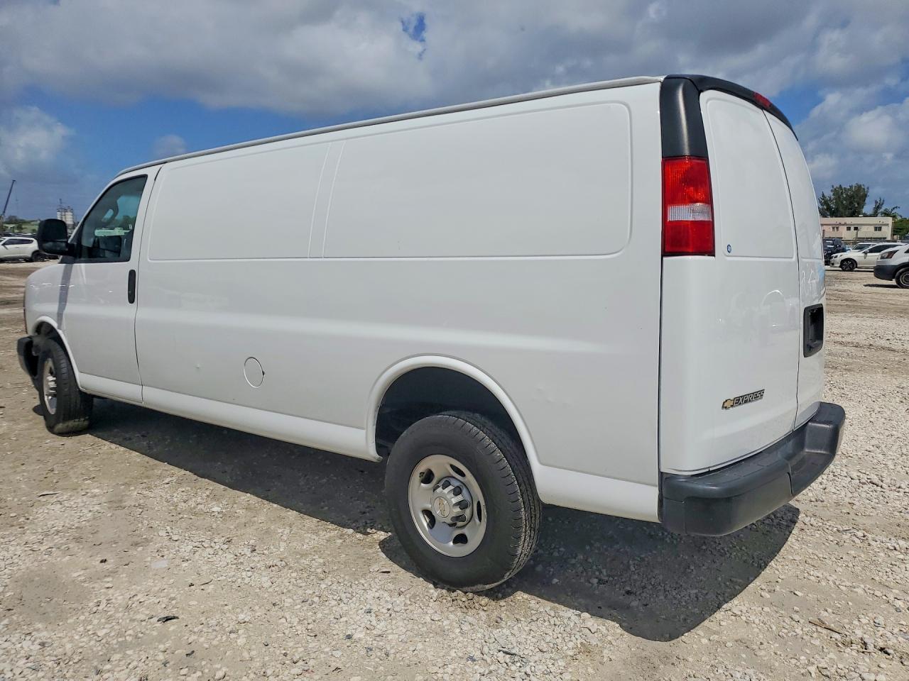 2023 Chevrolet Express G2500 - zdjęcie 2