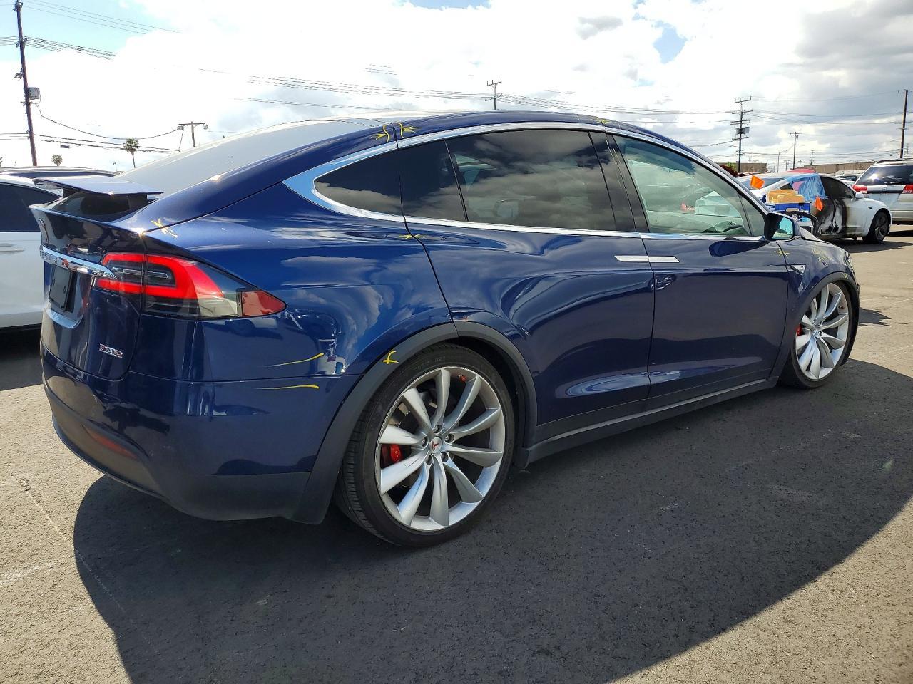 2016 Tesla Model X - zdjęcie 3