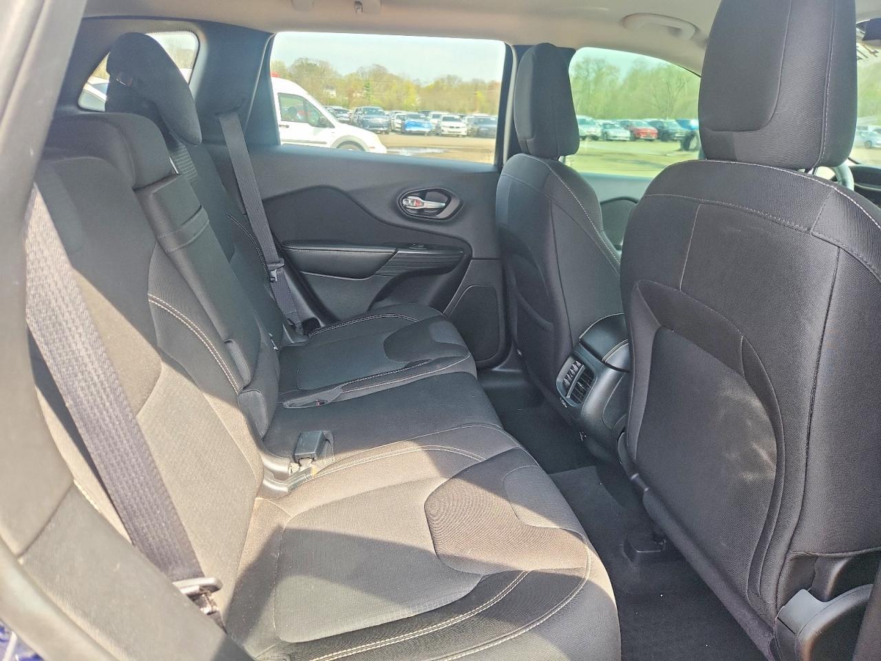 2015 Jeep Cherokee Latitude - zdjęcie 11