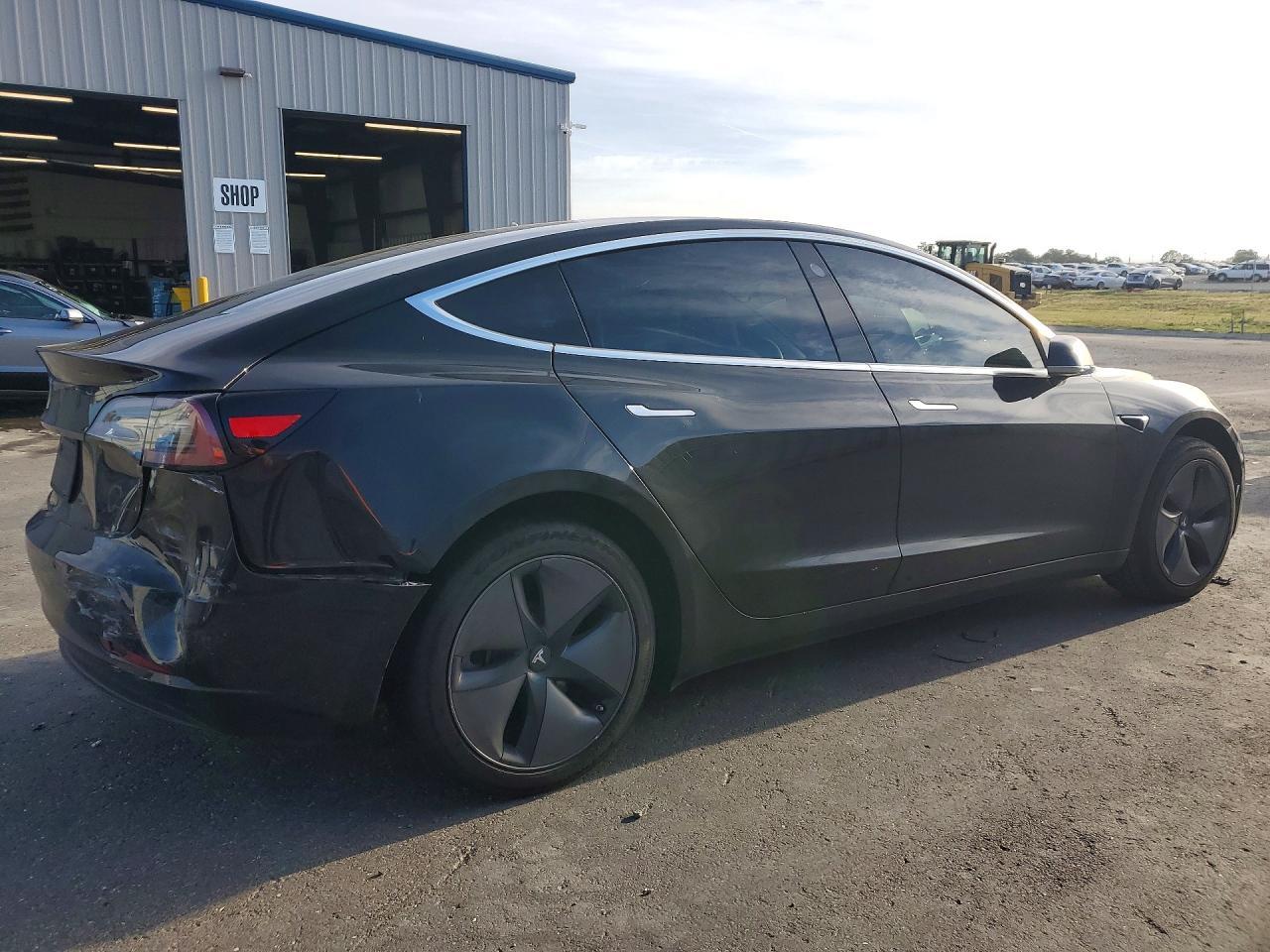 2018 Tesla Model 3 - zdjęcie 3