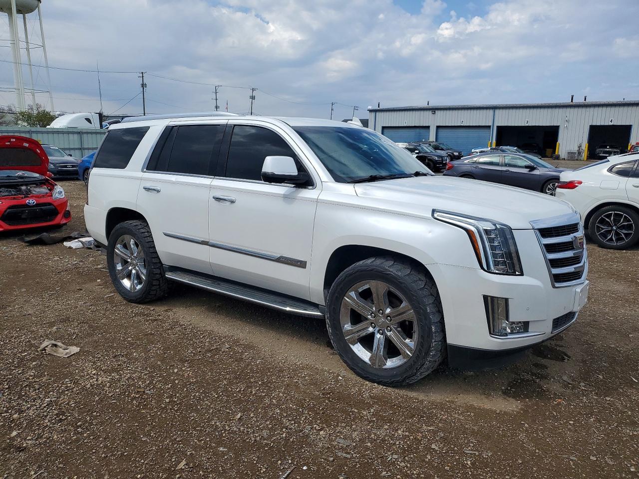 2016 Cadillac Escalade Luxury - zdjęcie 4