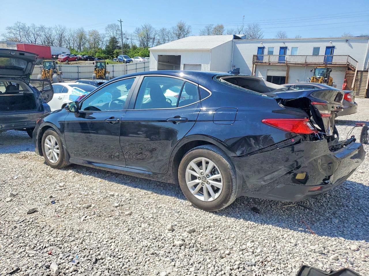 2025 Toyota Camry Le - zdjęcie 2