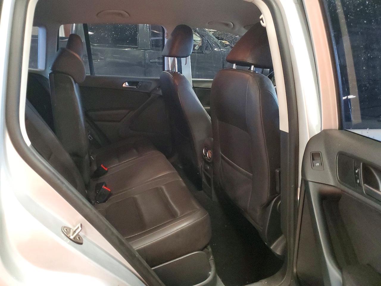 2016 Volkswagen Tiguan S - zdjęcie 11