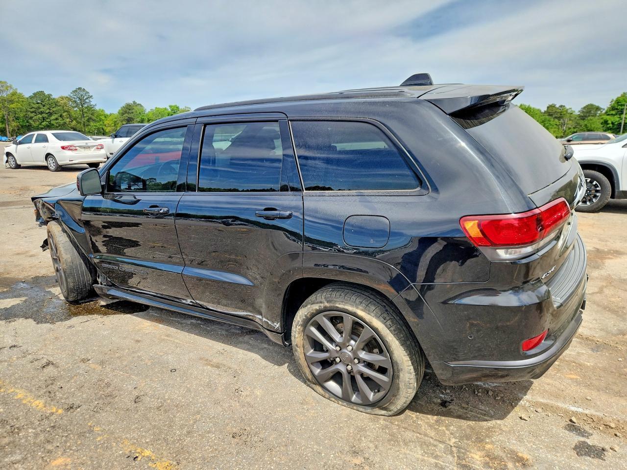 2019 Jeep Grand Cherokee Overland - zdjęcie 2