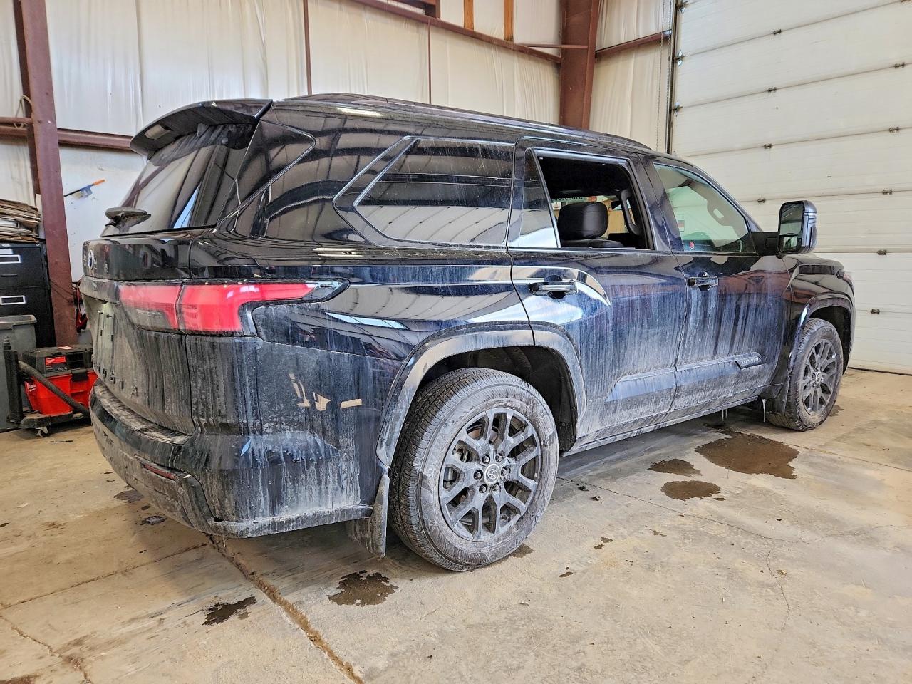 2024 Toyota Sequoia Sr5 - zdjęcie 3