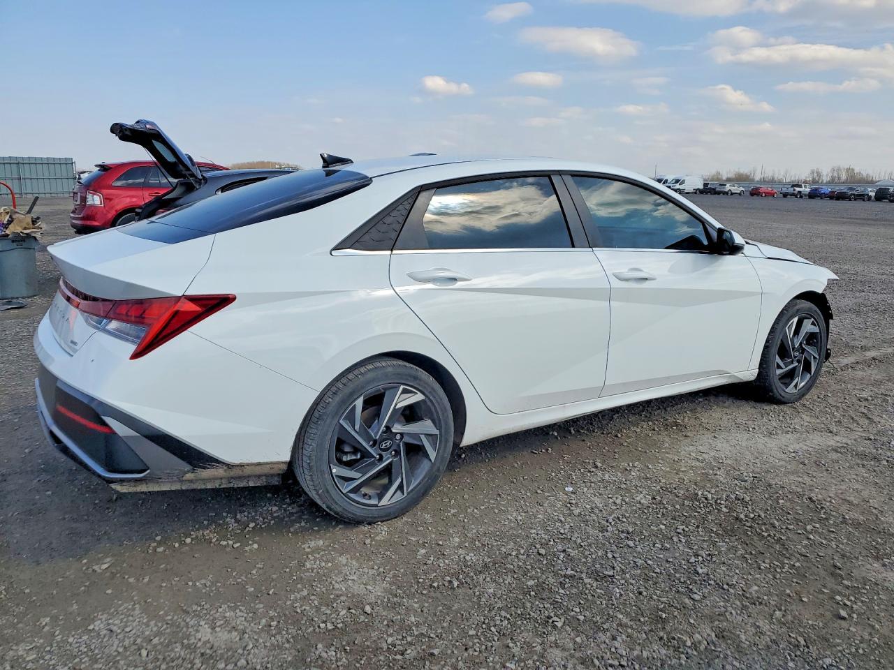2025 Hyundai Elantra Limited - zdjęcie 3