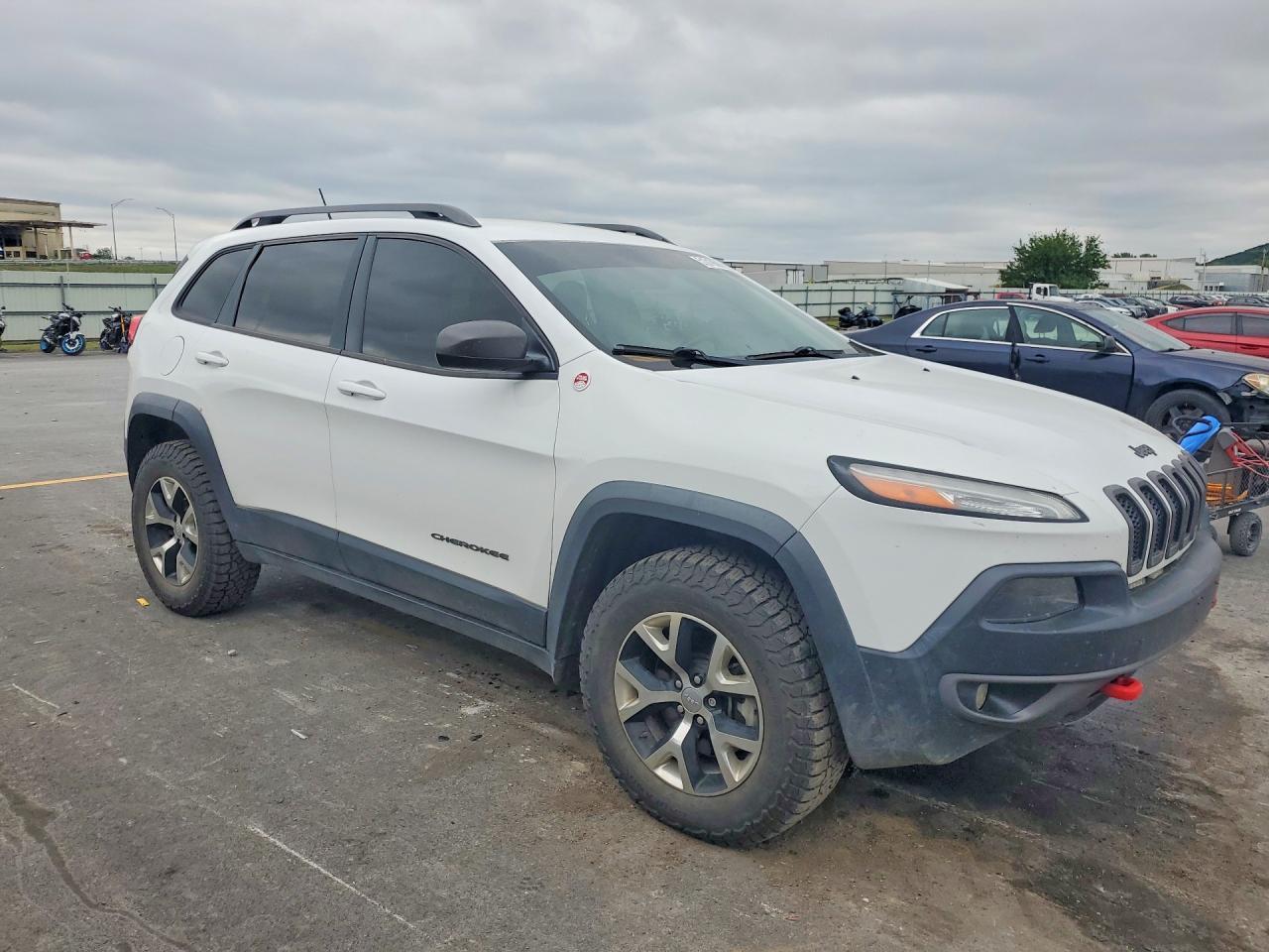 2015 Jeep Cherokee Trailhawk - zdjęcie 4